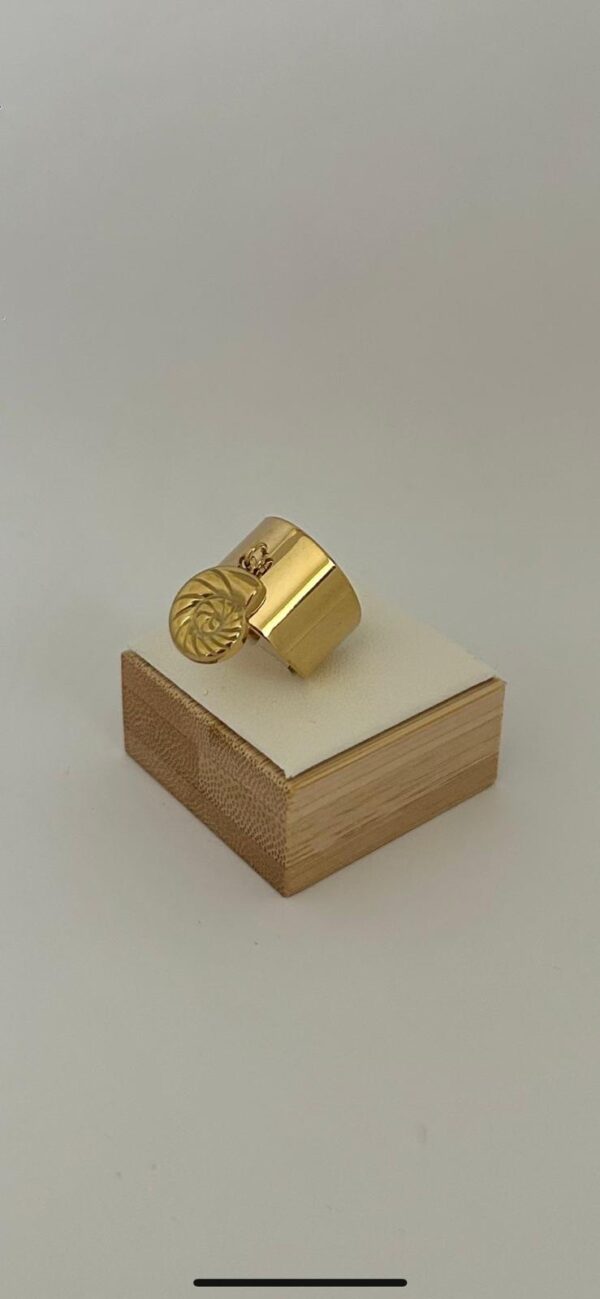 Bague Coquillage Doré en Acier Inoxydable – Image 2