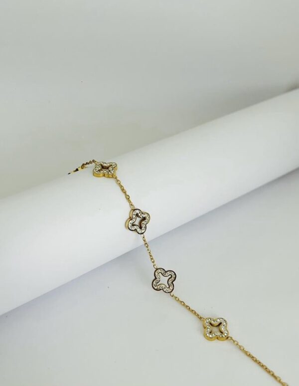 Bracelet en Acier Inoxydable – Fleurs enchaînées dorées