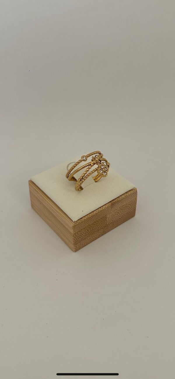 Bague Triple Anneaux et Charm Fleur en Acier Inoxydable Doré – Image 2