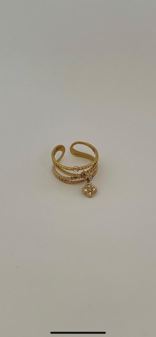 Bague Triple Anneaux et Charm Fleur en Acier Inoxydable Doré – Image 3