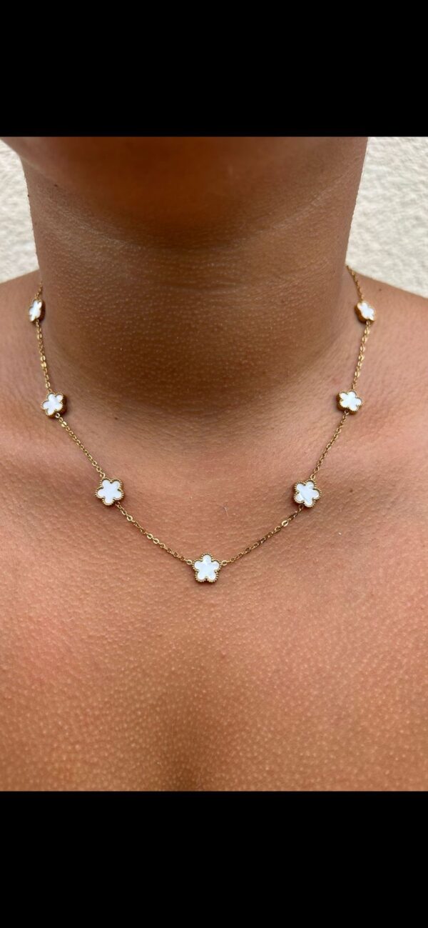 Collier Fleurs Blanches – Image 2