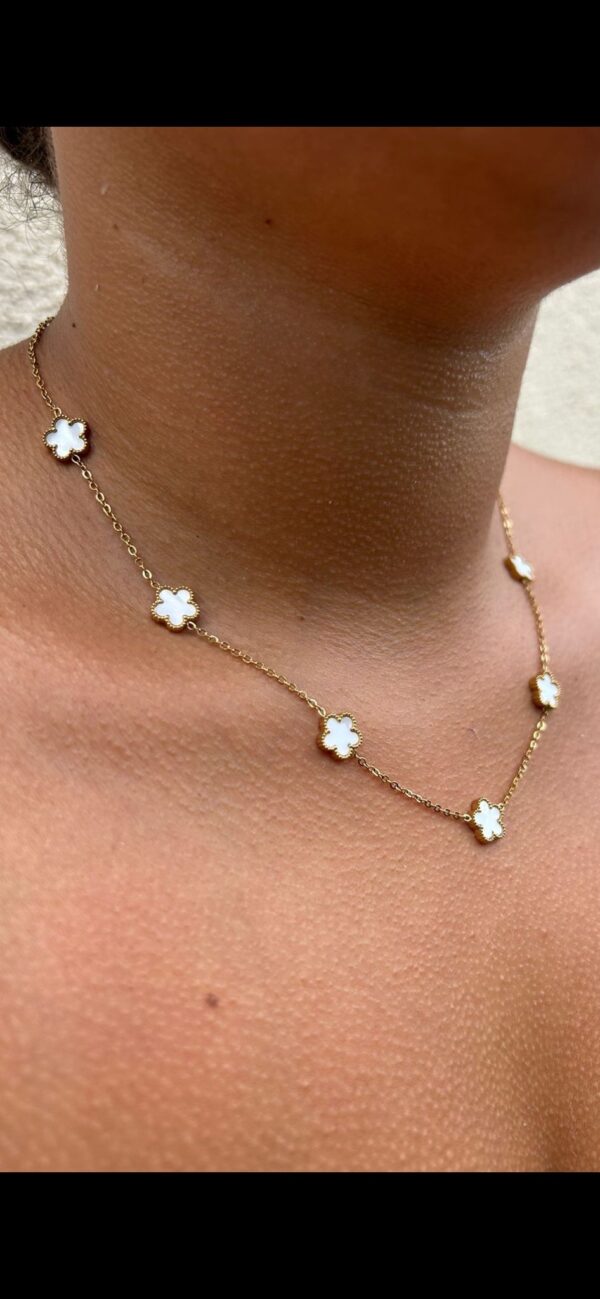 Collier Fleurs Blanches – Image 3