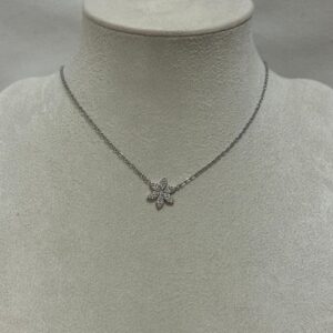 Collier fleur argentée