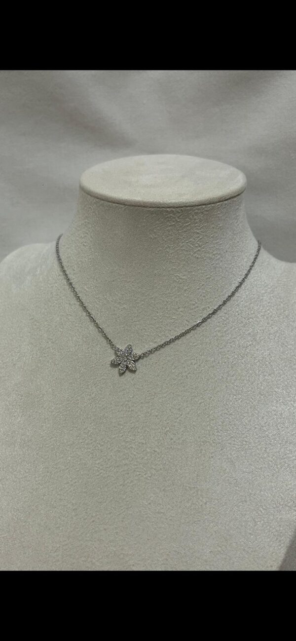 Collier fleur argentée – Image 2